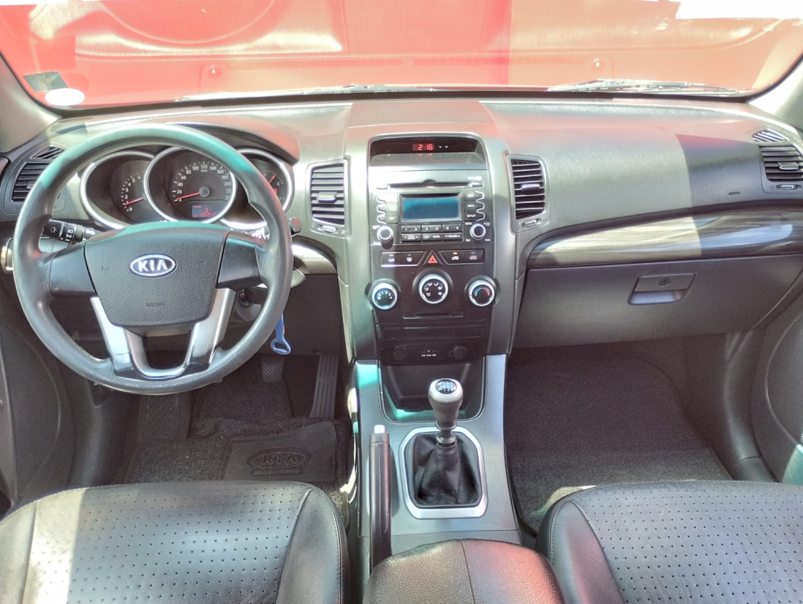 KIA SORENTO 2.4L GSL 6MT 4X2 2012