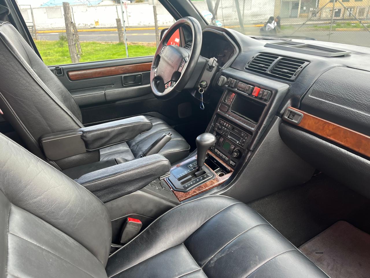 LAND-ROVER RANGE ROVER